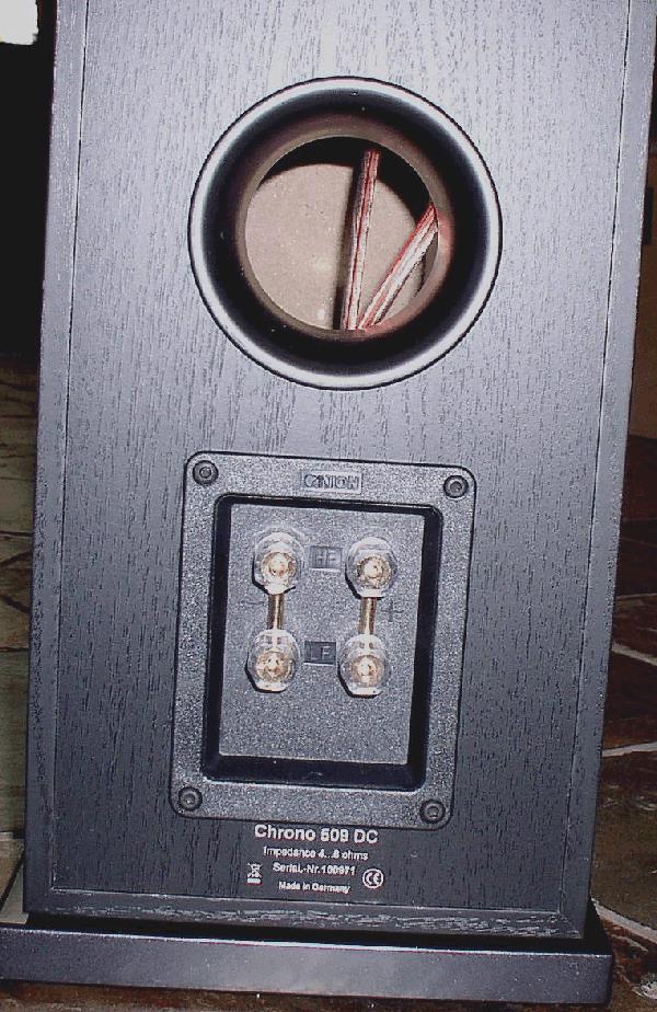 canton-chrono-speaker-system-main-rear-panel.jpg