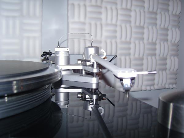 vinyl-vs-cd-vpi-hrx-turntable-tilted-tonearm.jpg