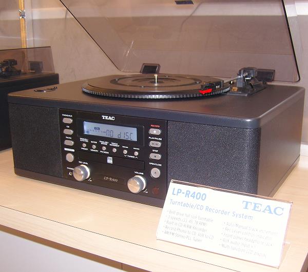 ces-2009-turntable-cd-player-combo.jpg