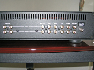 conrad-johnson Classic Vacuum-Tube Preamplifier with Phono Stage