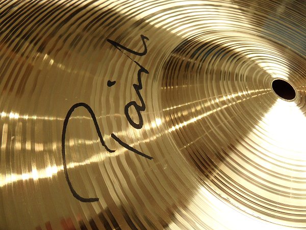 paiste-17-inch-signature-fast-crash-photo-closeup