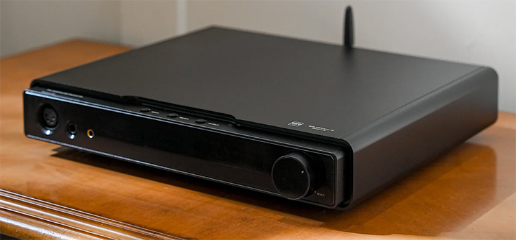 HIFIMAN SERENADE Wireless Desktop DAC/Headphone Amplifier Angle View