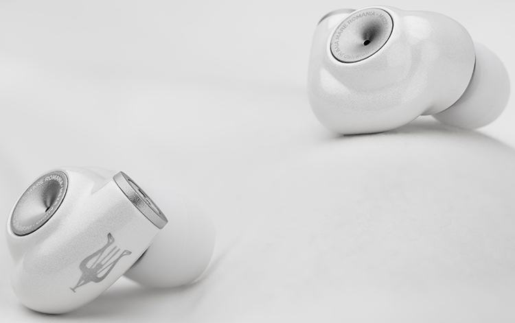 Meze Audio ALBA in-ear earphones Angle View