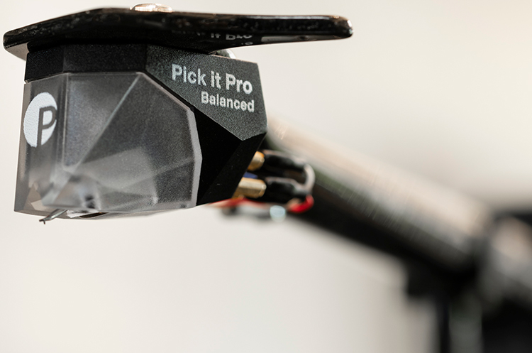 Pro-Ject Pick it PRO Balanced MM Phono Cartridge Angle View