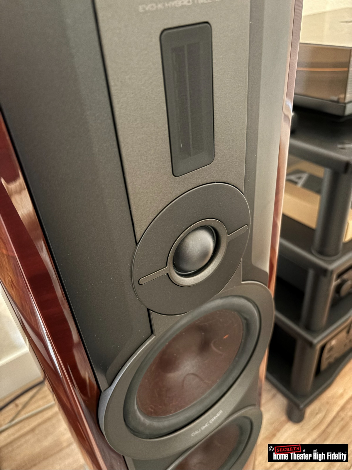 DALI EPIKORE 7 Floor-standing Loudspeaker Front Close-up View DALI EPIKORE 7 Floor-standing Loudspeaker Front Close-up View