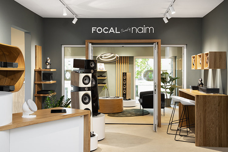 Focal Powered by Naim Bad Schwartau retail space living room loudspeaker products demo area interior view