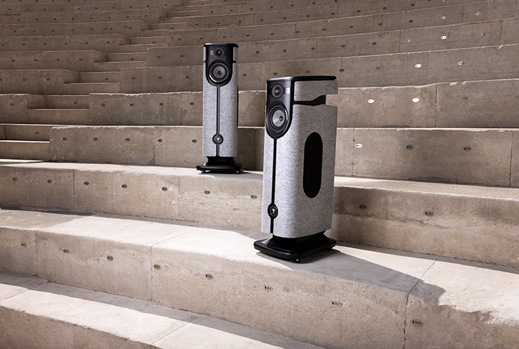 Focal DIVA UTOPIA wireless hi-fi loudspeakers Angle View