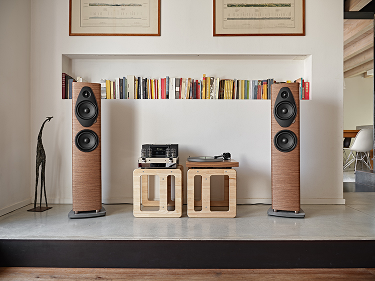 Sonus faber Sonetto G2 loudspeaker collection floor-standing product models Living Room Lifestyle View