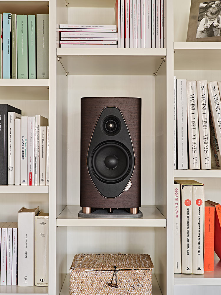 Sonus faber Sonetto G2 loudspeaker collection bookshelf speaker product model Bookshelf Lifestyle View