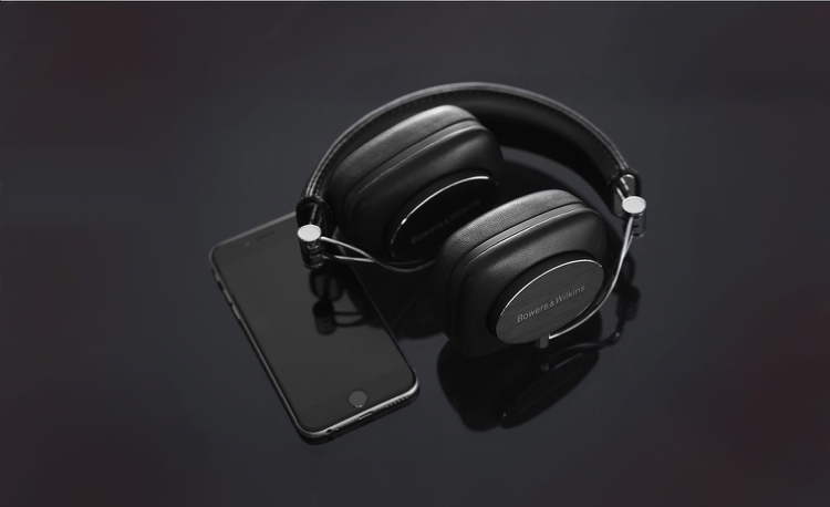 Bowers & Wilkins P7 Wireless Headphones Review - HomeTheaterHifi.com