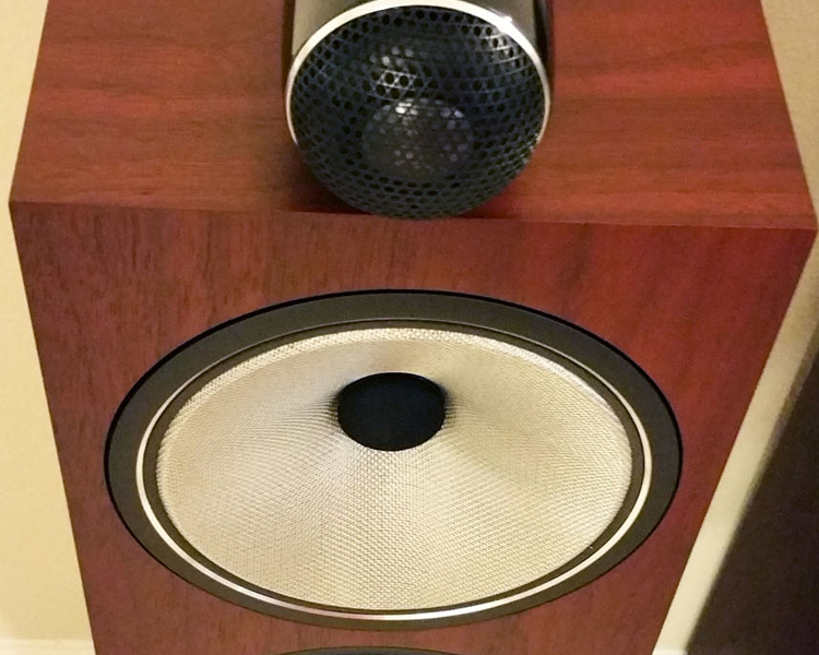 Advanced tweeter, midrange and bass drivers of the 702 S2 speaker