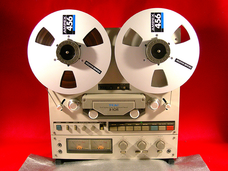 TEAC A-7300 2T 1/4 2-Track Reel to Reel Tape Recorder