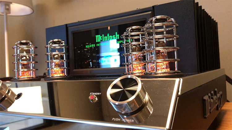 McIntosh MA252 Two-channel Integrated Amplifier, Warming Tubes