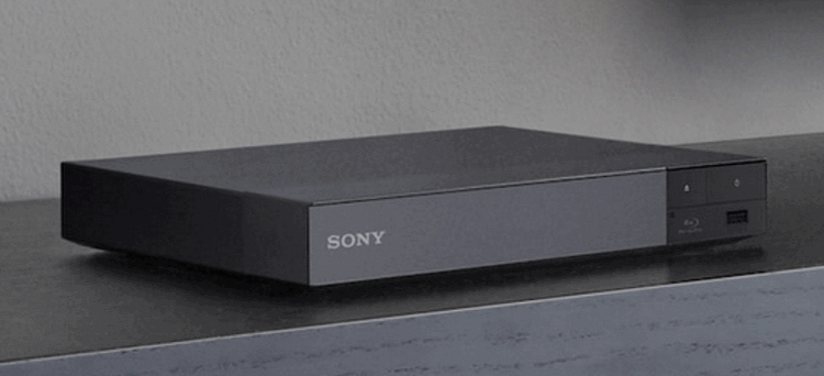 The Sony BDPS6700 is a tiny box and comes in at 2 pounds.