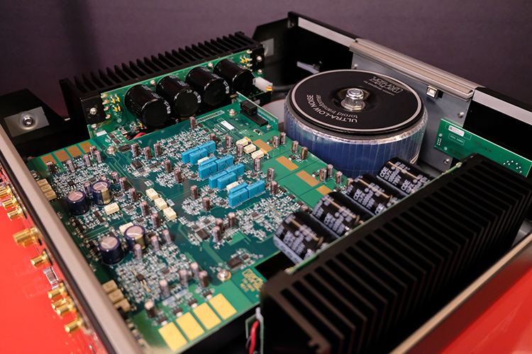 ML 5000 series integrated amplifiers Inside Top