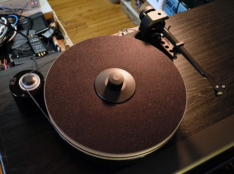Pro-Ject RPM 5 Carbon Turntable – Top view