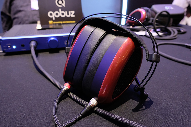 Aeon 2 Planar headphones Folded