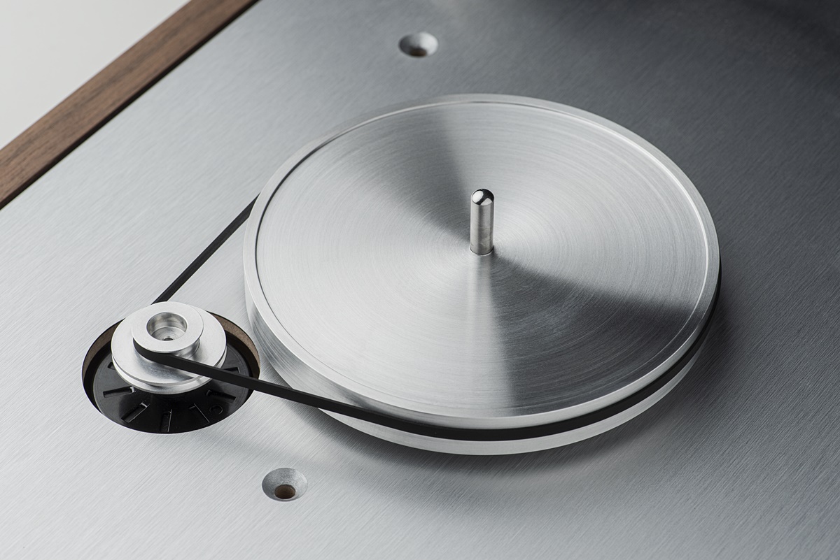 Pro-Ject Classic EVO Turntable motor system and drive belt.