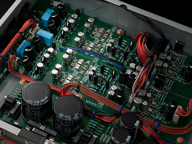 Luxman D-07X Digital Player Chip Components View